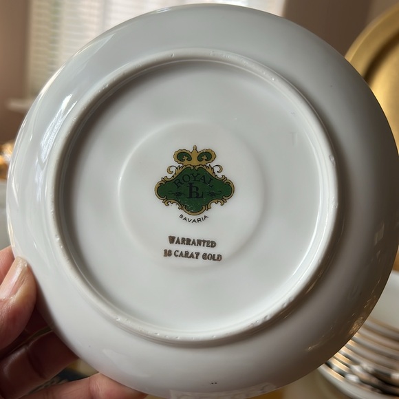 ROYAL LB BARVARIA warranted 18carat gold saucers. Used in good cond. 5.7”dia. - Picture 9 of 12